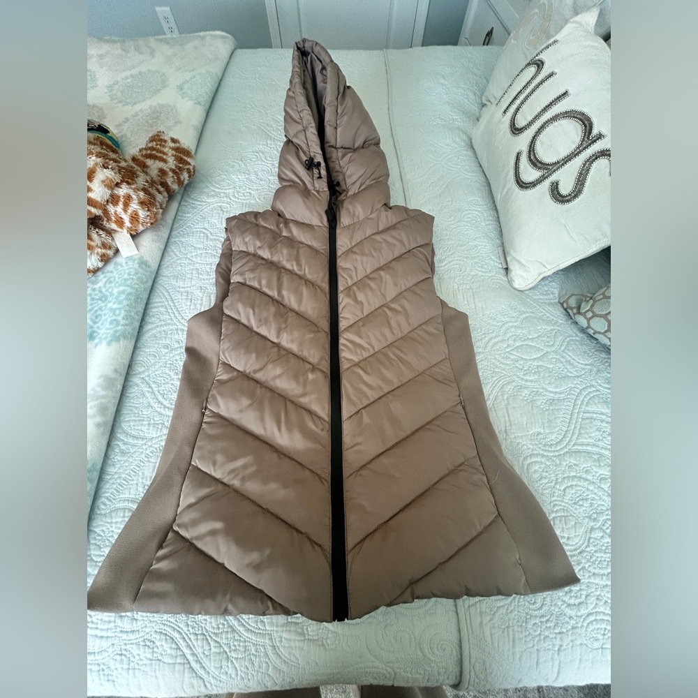 Zara Hooded Puffer Vest - XL